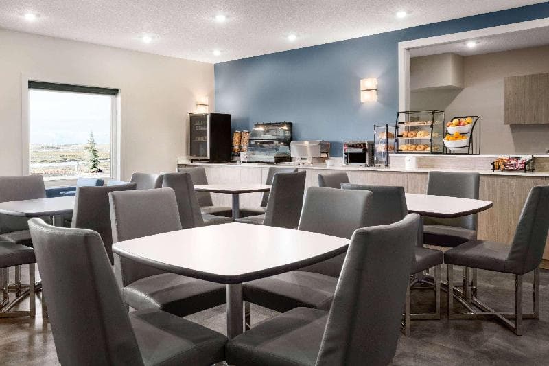 Days Inn By Wyndham Calgary North Balzac 3