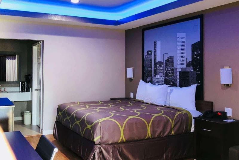 Super 8 By Wyndham Houston Northwest Cypress 4