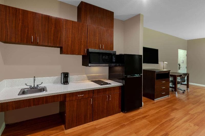 Super 8 By Wyndham Houston Northwest Cypress 5