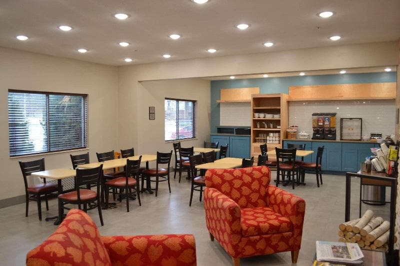 Country Inn & Suites by Radisson, Fairview Heights, IL 5