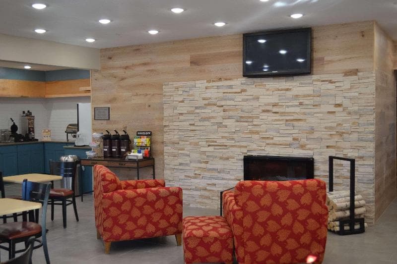Country Inn & Suites by Radisson, Fairview Heights, IL 4