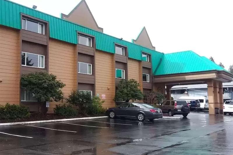 Super 8 By Wyndham Seatac Airport 4