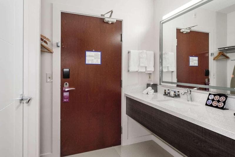 Hom Hotel + Suites, Trademark By Wyndham 5