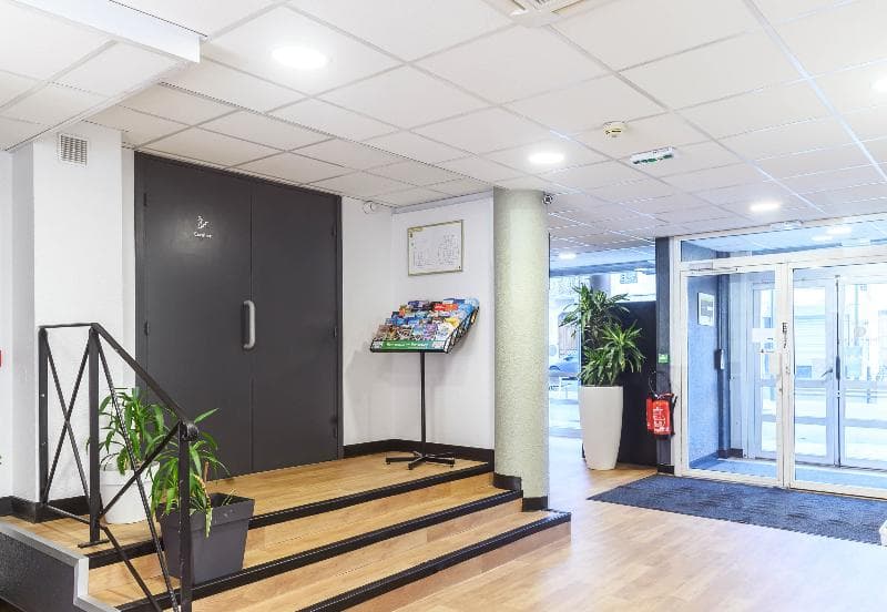 B&B Hôtel Nîmes Centre Arènes 2