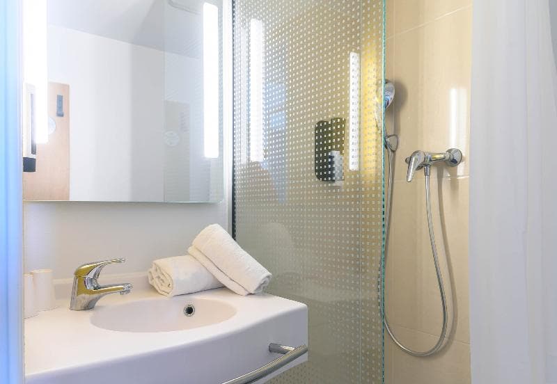 B&B Hôtel Nîmes Centre Arènes 5