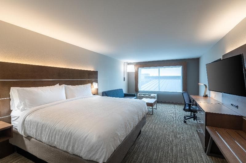 Holiday Inn Express & Suites Gainesville-Lake Lanier Area photo 1