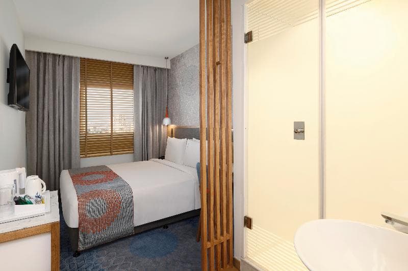 Holiday Inn Express Hyderabad Banjara Hills 4