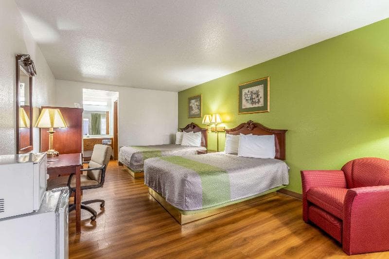 Rodeway Inn 2