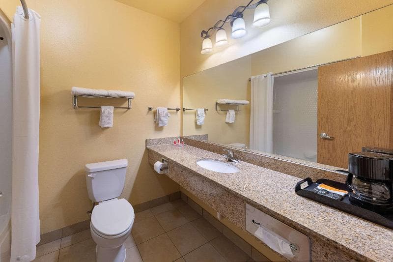 Econo Lodge Inn And Suites Bridgeport main