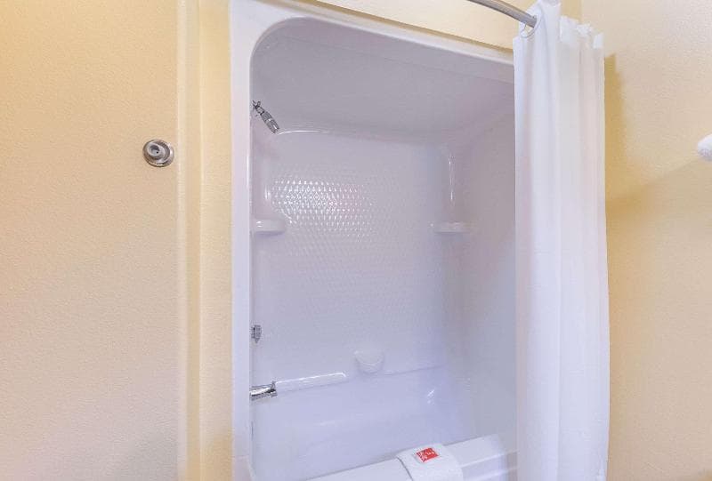 Econo Lodge Inn And Suites Bridgeport 3