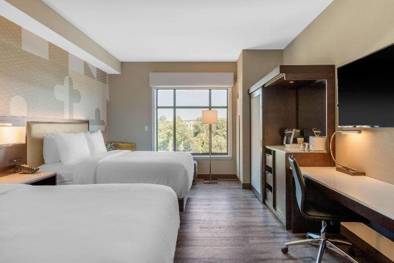 Cambria Hotel College Park 5