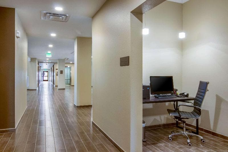 Comfort Suites photo 1