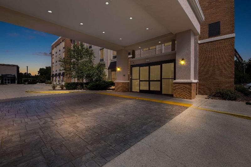 Comfort Suites photo 1