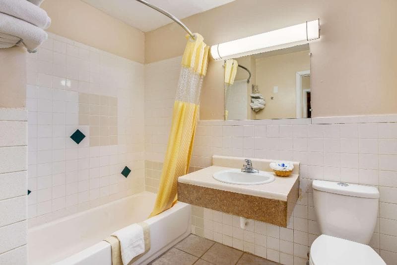 Rodeway Inn & Suites main