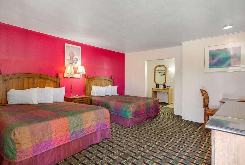Rodeway Inn & Suites 3