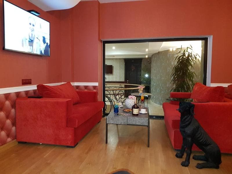 Redline Hotel 3