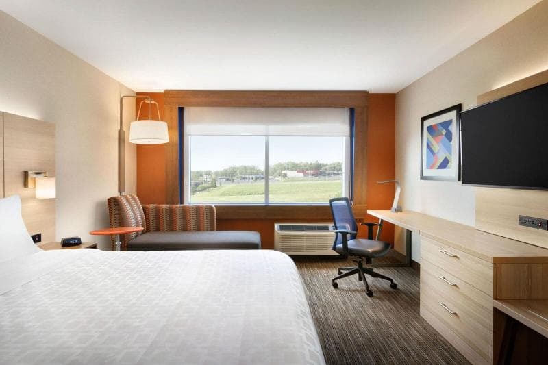 Holiday Inn Express & Suites Red Wing 5