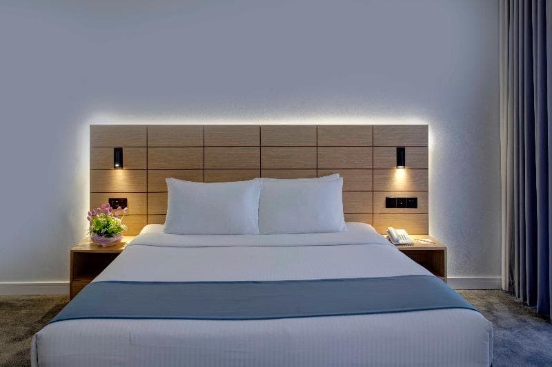 Lotus Grand Hotel Dubai 4