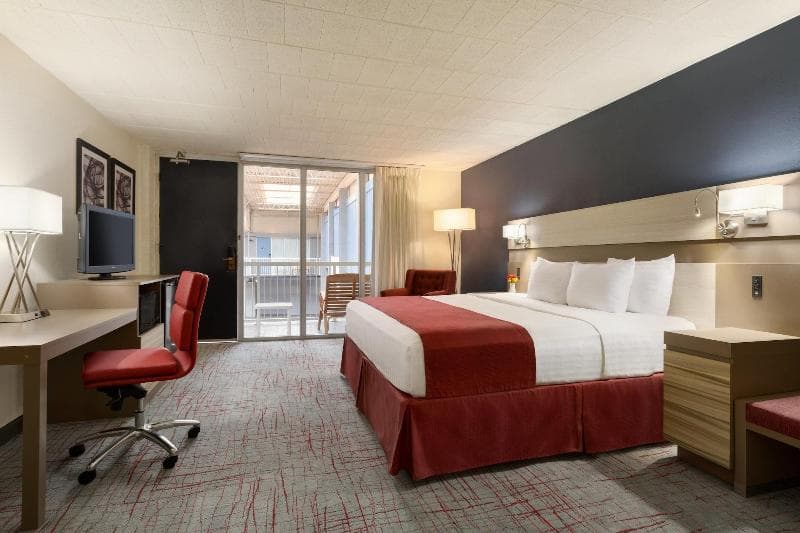 Ramada By Wyndham Clarion 4