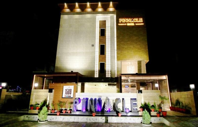 Hotel Pinnacle by 1589 main