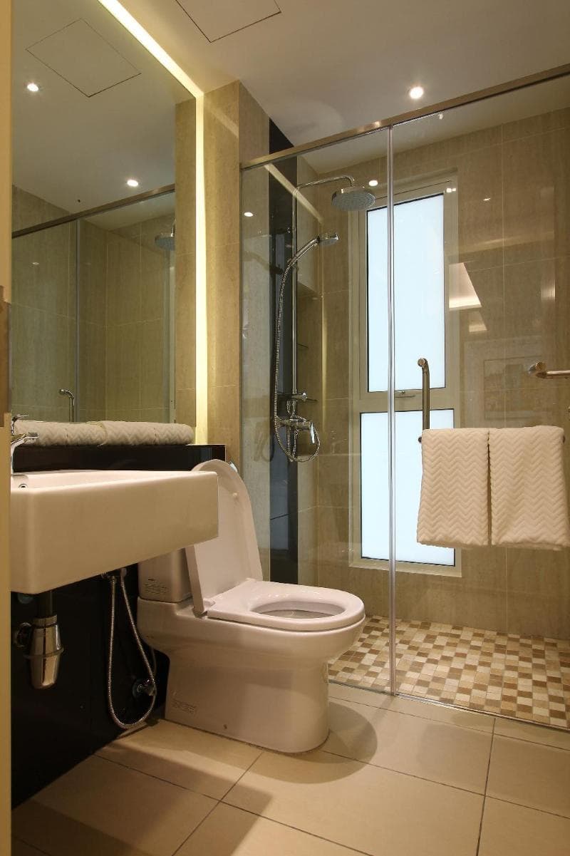 The Shore Hotel & Residences 4