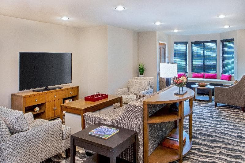 Staybridge Suites Charlottesville Airport 5