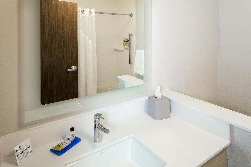 Holiday Inn Express & Suites Medford photo 1
