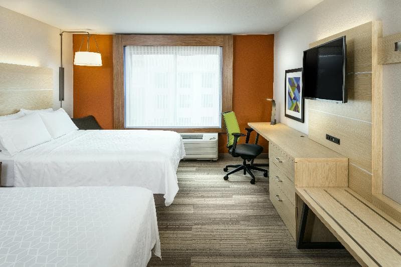 Holiday Inn Express & Suites Medford 5