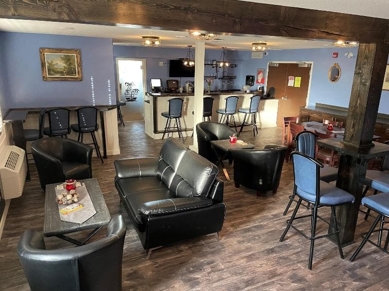 Travelodge By Wyndham Pincher Creek 2