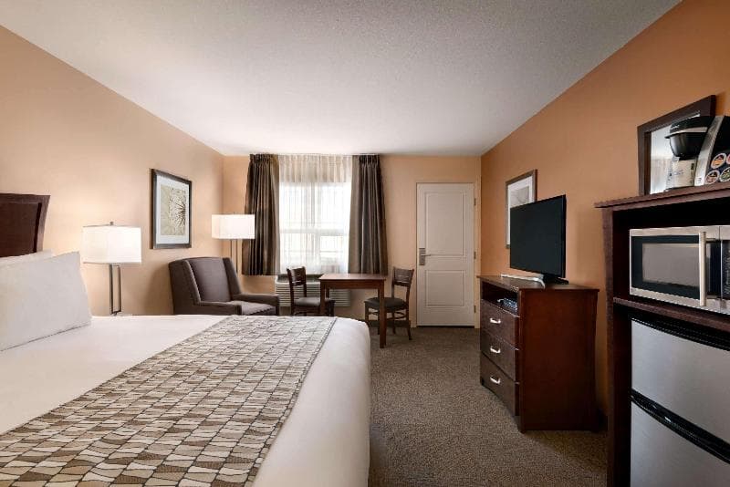 Travelodge By Wyndham Pincher Creek 3