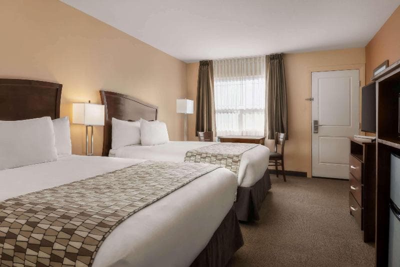 Travelodge By Wyndham Pincher Creek 4