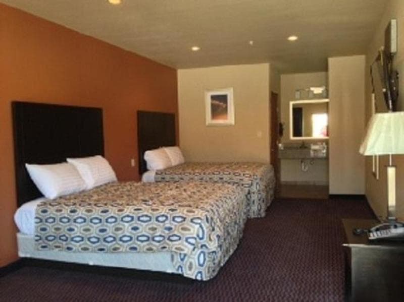 Budget Host Inn & Suites 4