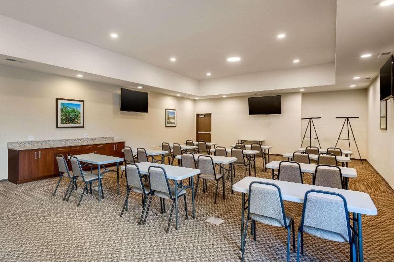 Comfort Suites Burlington Near I-5 main