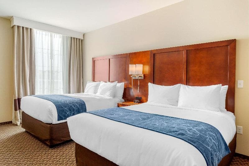Comfort Suites Burlington Near I-5 4