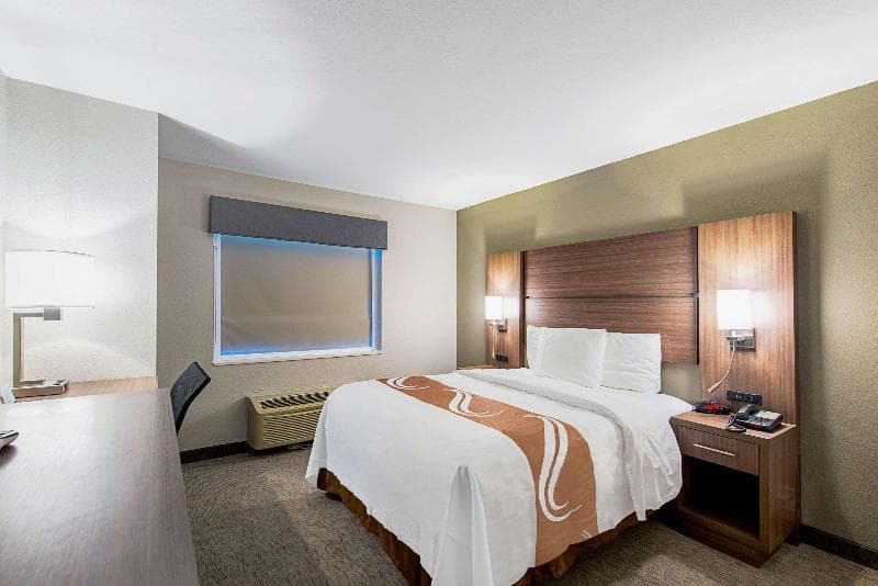 Quality Inn 4