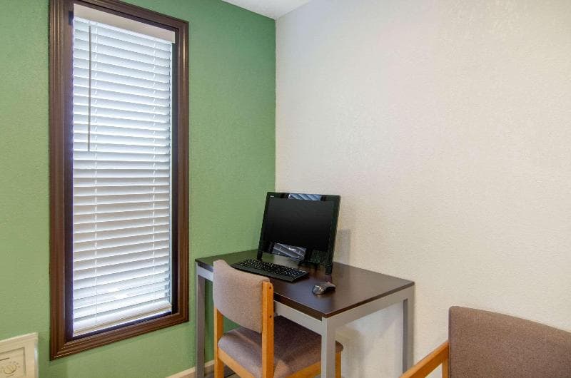 Quality Inn Russell, Ks 1