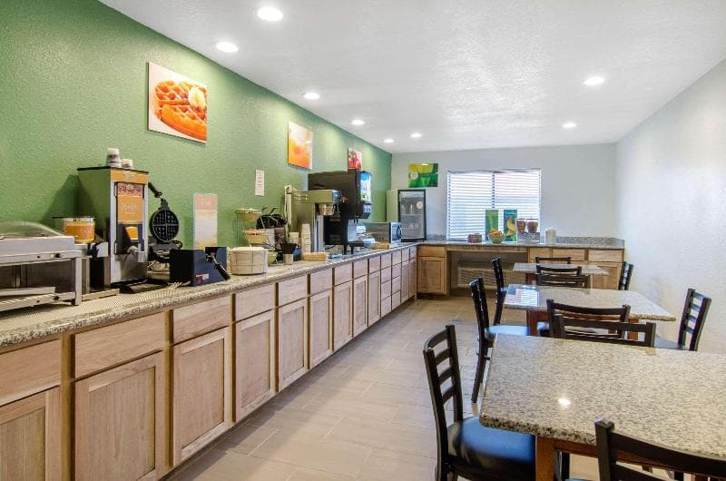 Quality Inn Russell, Ks 5