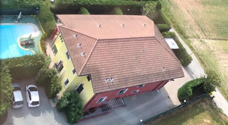 Residence M. Front main