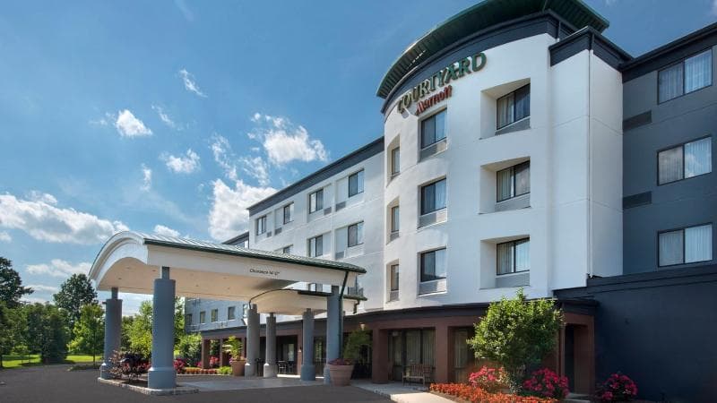 Courtyard By Marriott Lebanon 1