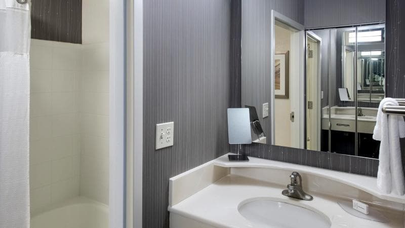 Courtyard By Marriott Lebanon 5