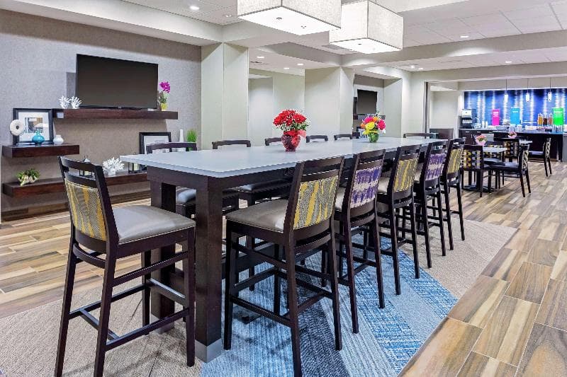 Hampton Inn Cranbury 5