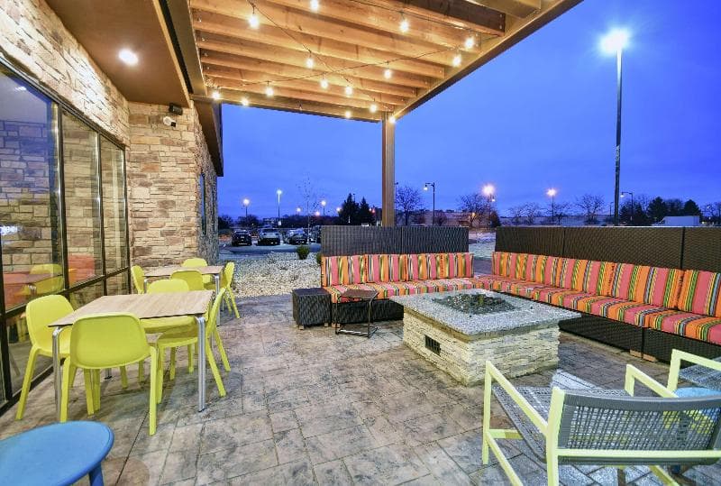 Home2 Suites by Hilton Beloit, WI 2