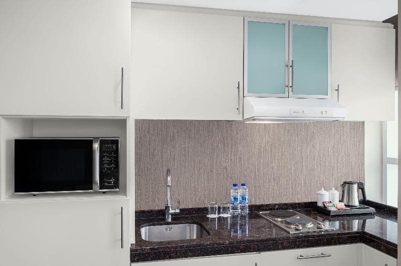 LEVA Hotel and Suites, Mazaya Centre 4