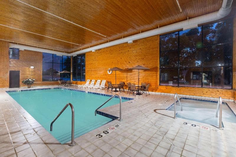 Baymont By Wyndham Mukwonago 5