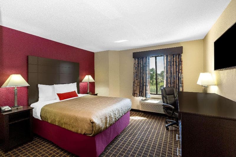 Baymont By Wyndham Mukwonago 2