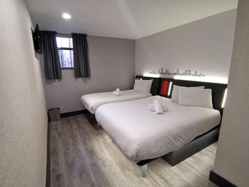 easyHotel Leeds 3