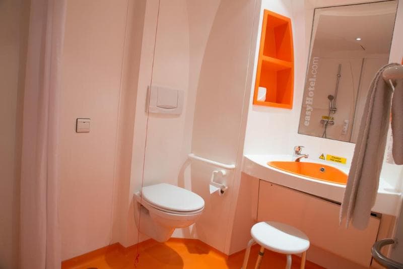 Easyhotel London Victoria 4