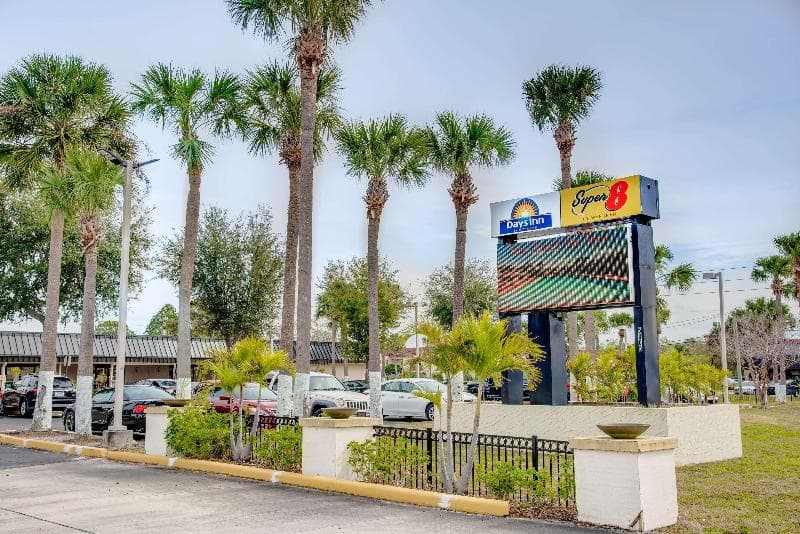 Super 8 by Wyndham St. Petersburg photo 1