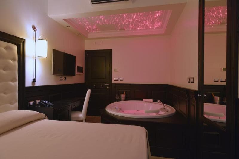 Vaticano Royal Suite (Adults Only) 4