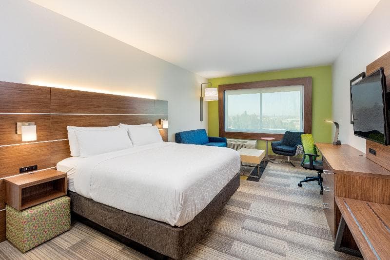 Holiday Inn Express & Suites Moreno Valley - Riverside 4